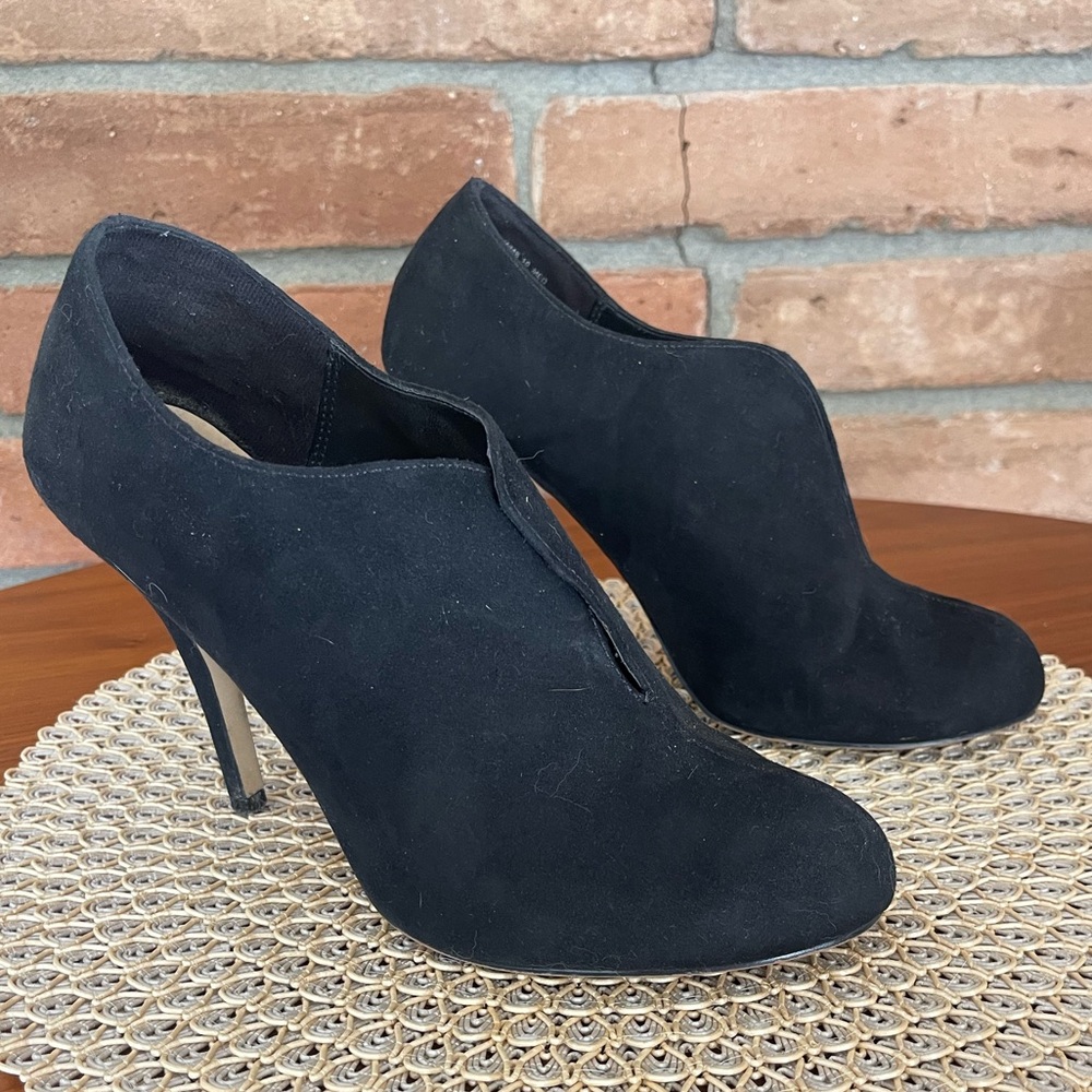 Black heel booties